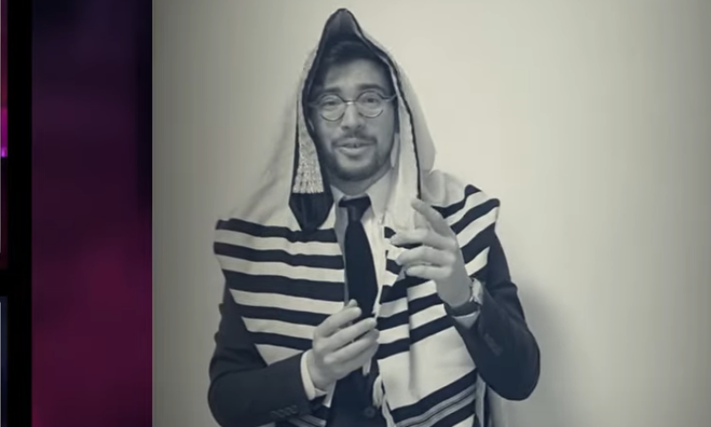 בין שירת הים לפריחת השקדיה - הכרזת החודש כמו שלא ראיתם