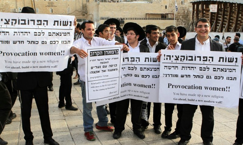אנרכיה: נשות הכותל התעלמו מהוראות הסדרנים וחסמו כניסת מתפללים 