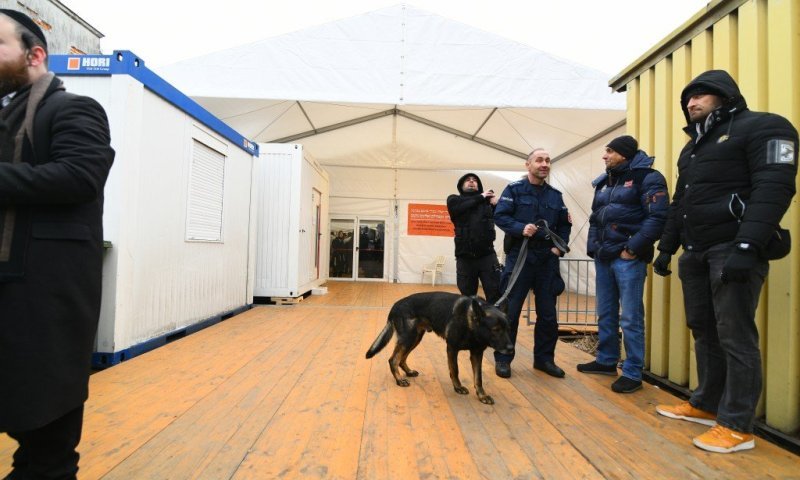 כך נערכים בעיירת לעלוב להילולא הגדולה: צפו בגלריה ראשונית