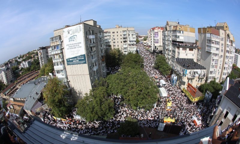 האווירה, התפילות והגעגועים: גלריה מהשטח מראש השנה באומן תשפ"ז