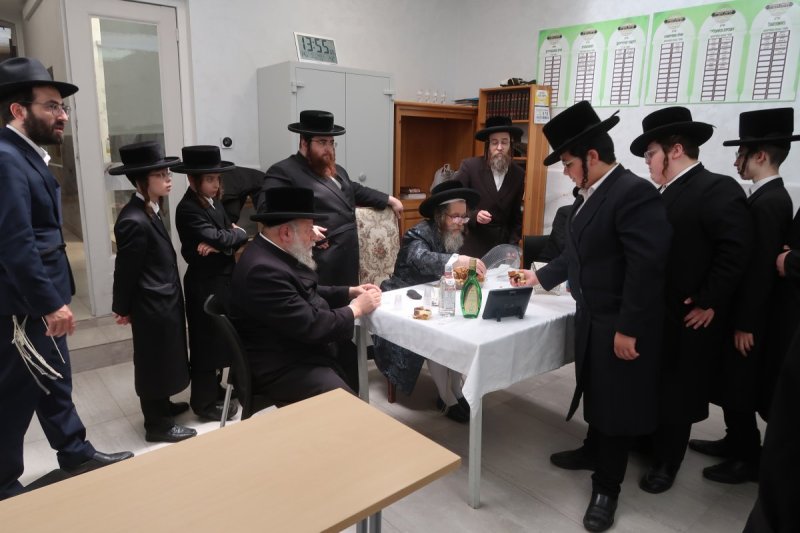 משה קאהן ומ.א. נוימן