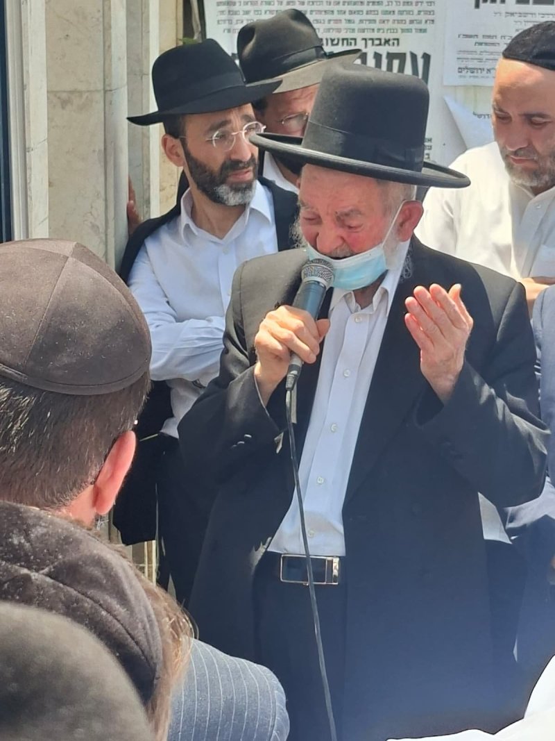 באדיבות המצלם