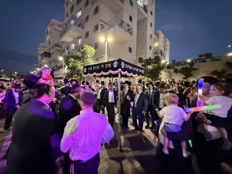 באדיבות המצלם