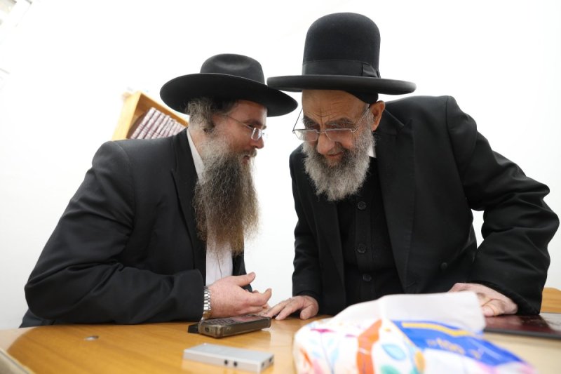 באדיבות המצלם