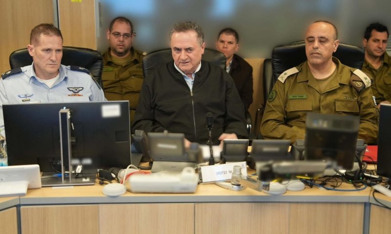 שר הביטחון מאיים: &ldquo;נעים קאסם יסיים כמו חמינאי&rdquo;