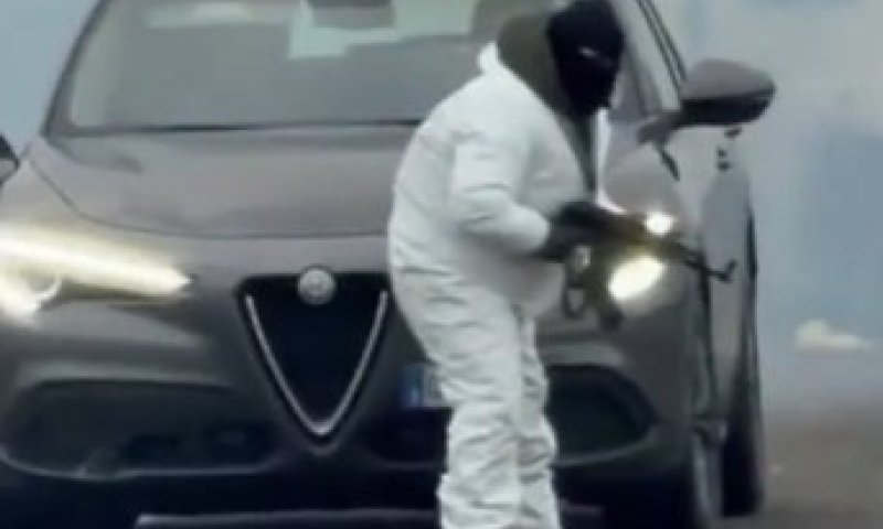 תיעוד מטורף: פוצצו רכב משוריין והעלו משאית באש