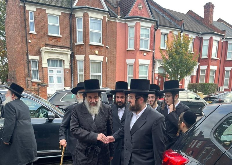 באדיבות המצלם