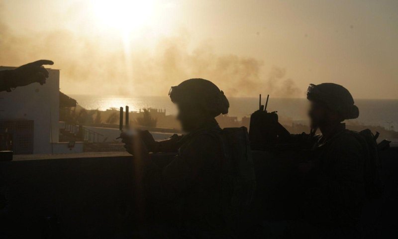 רוב הציבור תומך בטענת גל הירש על השמאל ובעד חזרה ללחימה בעזה