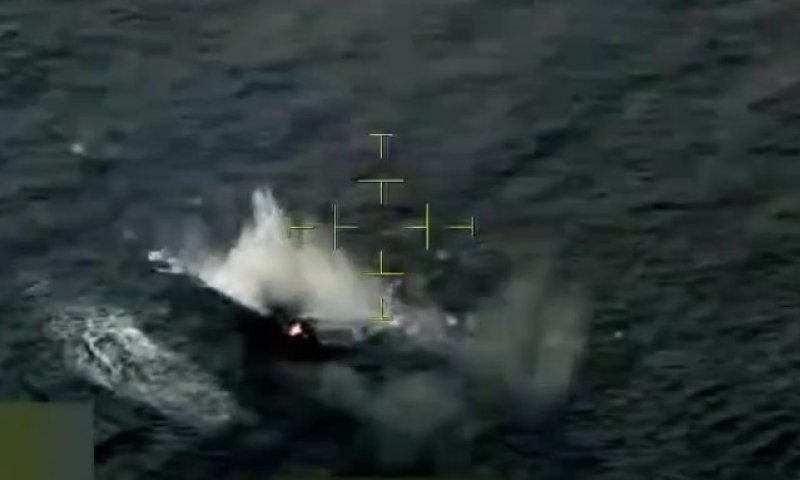 דרמה בלב האוקיינוס: צבא ארה"ב תקף סירת הברחה 