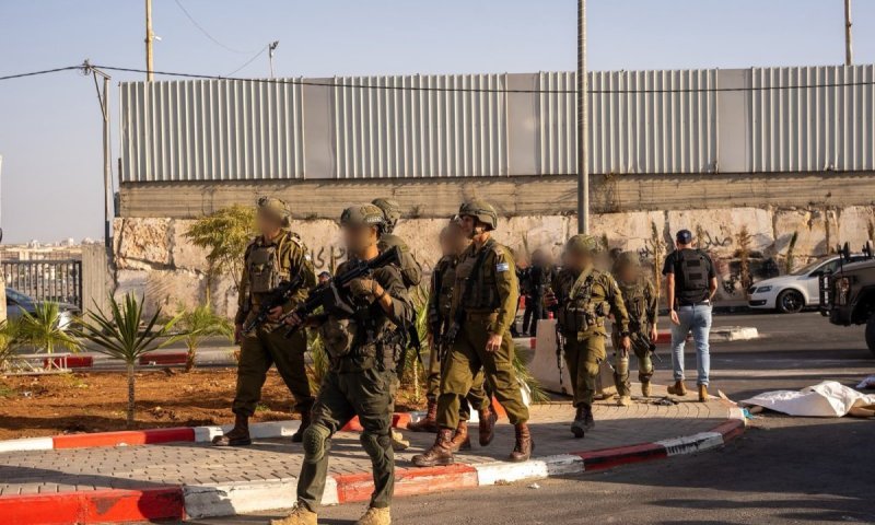 יצאו מהרכב, רצו לעבר הלוחמים ופתחו באש: תיעוד מרגעי הפיגוע בחברון