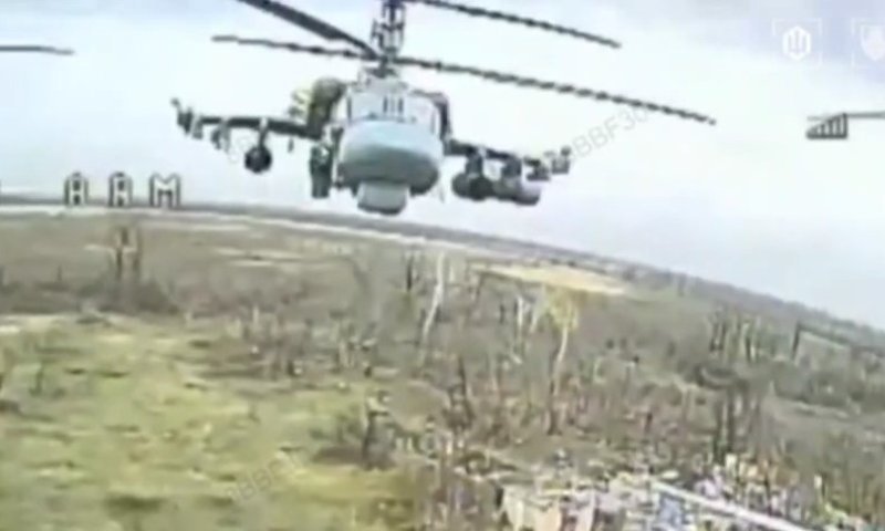 תיעוד דרמטי: רחפן אוקראיני מפיל מסוק קרב רוסי
