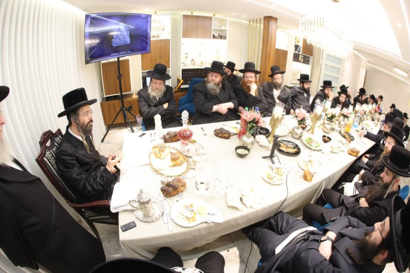 באדיבות המצלם