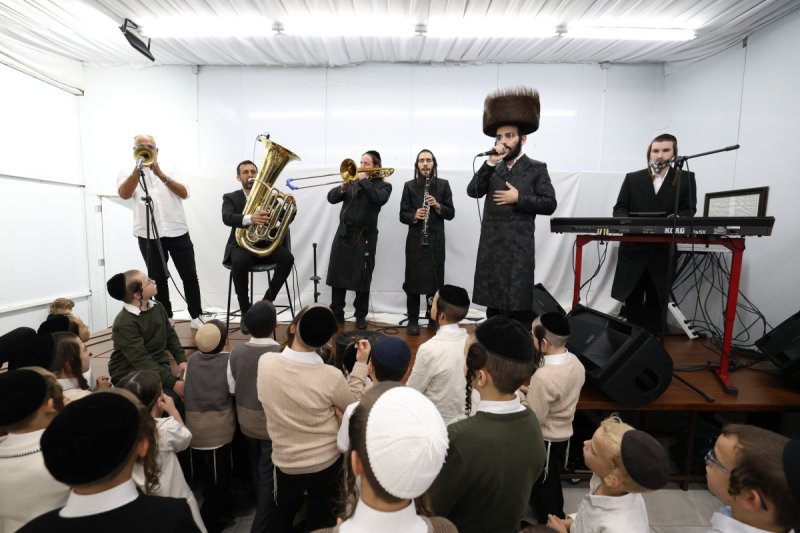 באדיבות המצלם