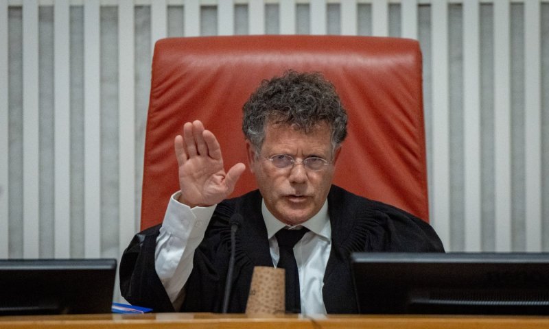 "הושטתי יד, ולא מצאתי יד אחות": יצחק עמית תוקף בראיון את יריב לוין