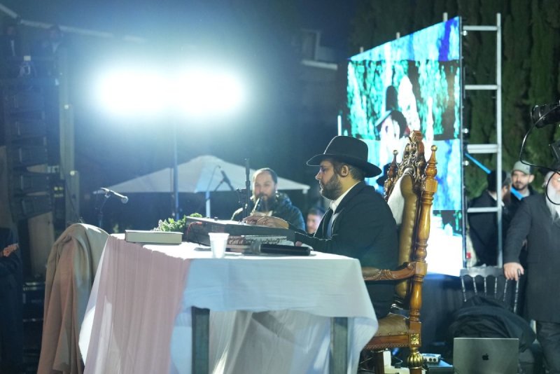 באדיבות המצלם