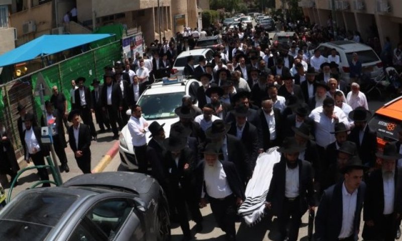 בבני ברק נפרדו מראש הכולל שנפטר באמצע חתונת נכדו