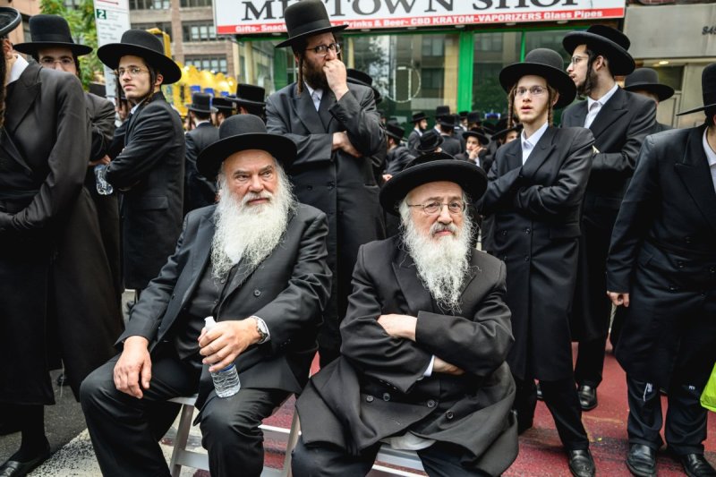 האחים לאנטשעווסקי, אברומי בלום, ד. ה. כרם, אייזיק. י, Clear shot