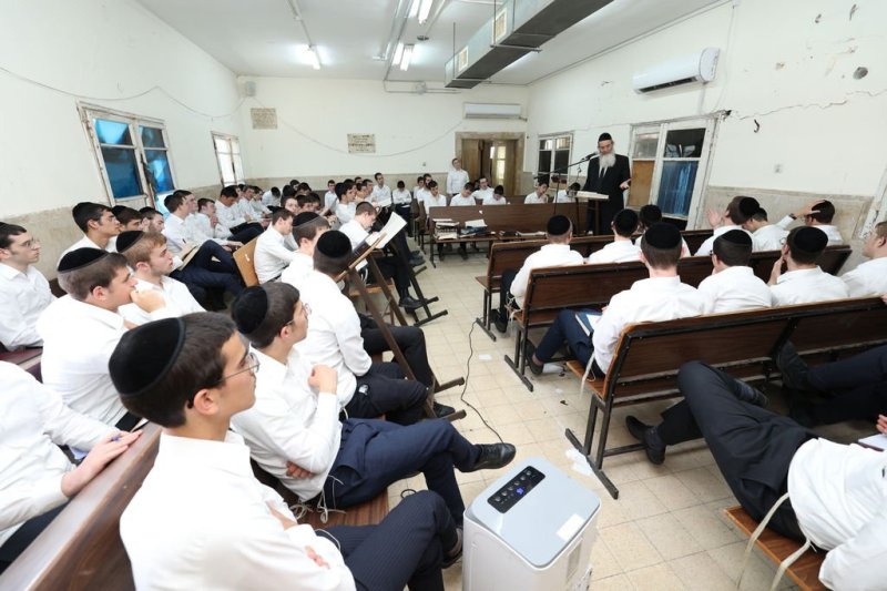 באדיבות המצלם