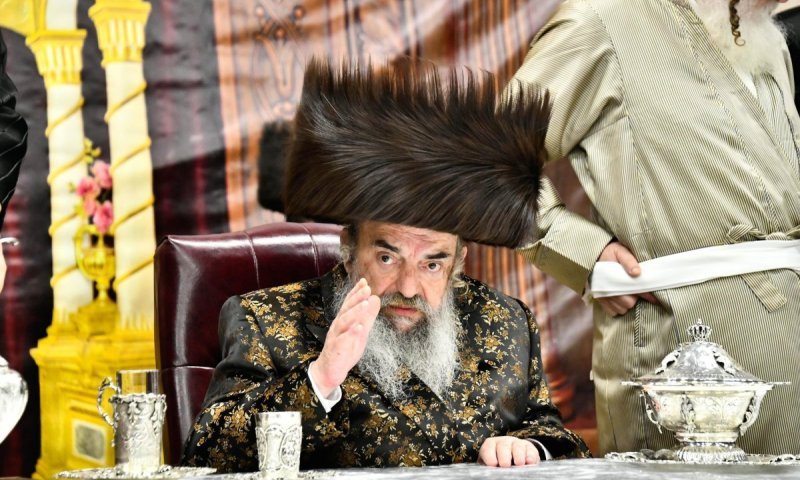 תיעוד ממרכז חסידות לעלוב: כך נראה סעודה שלישית ומוצאי שבת חוה"מ