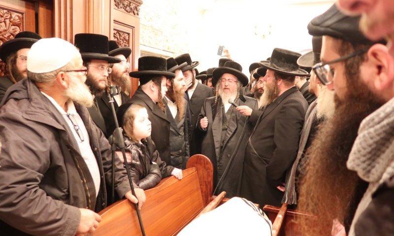 בן האדמו"ר שנפטר בשנתו ביום הילולת רבי דוד מלעלוב הובא למנוחות