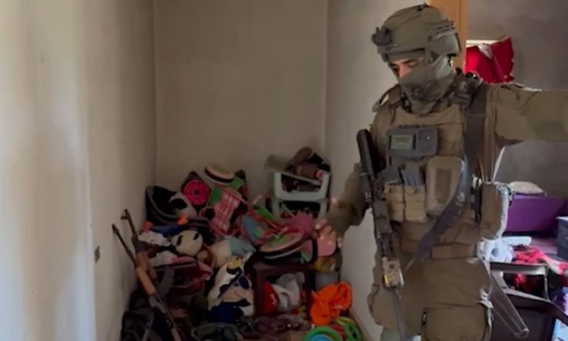 אמל"ח רב בתוך חדר ילדים: הממצאים המטרידים מפשיטת צה"ל בדרום לבנון | צפו