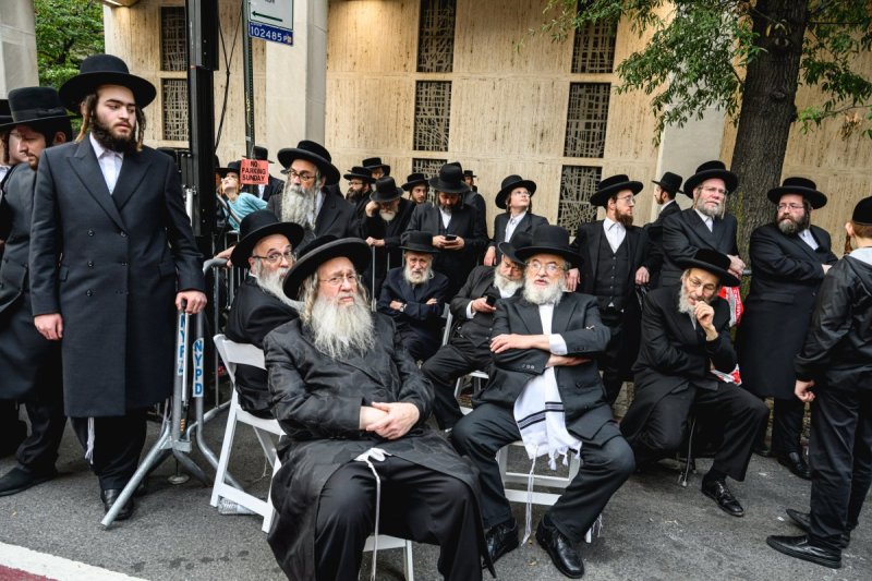 האחים לאנטשעווסקי, אברומי בלום, ד. ה. כרם, אייזיק. י, Clear shot