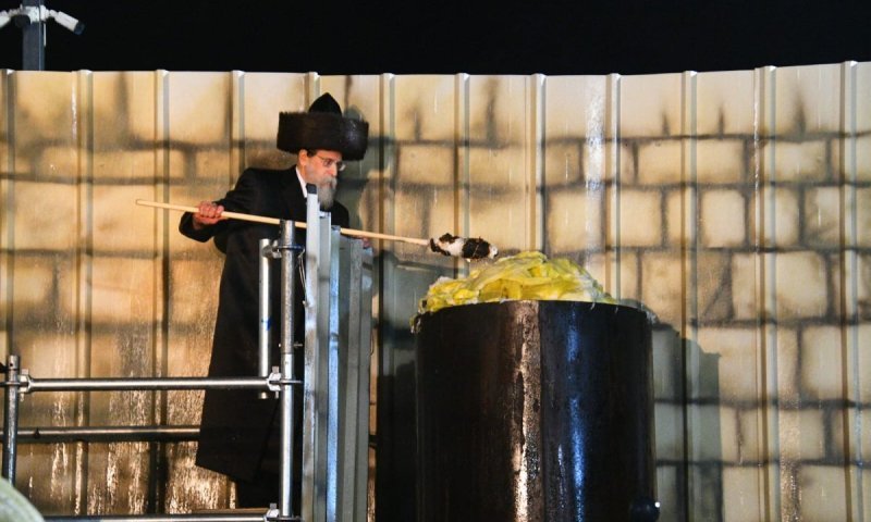 גלריה מסכמת: מעמד ההדלקה המרכזי של האדמו"ר מבאיאן