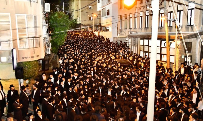 אלפים ליוו את הגר"ד שמידל זצ"ל שציווה: הספדים באידיש בלבד