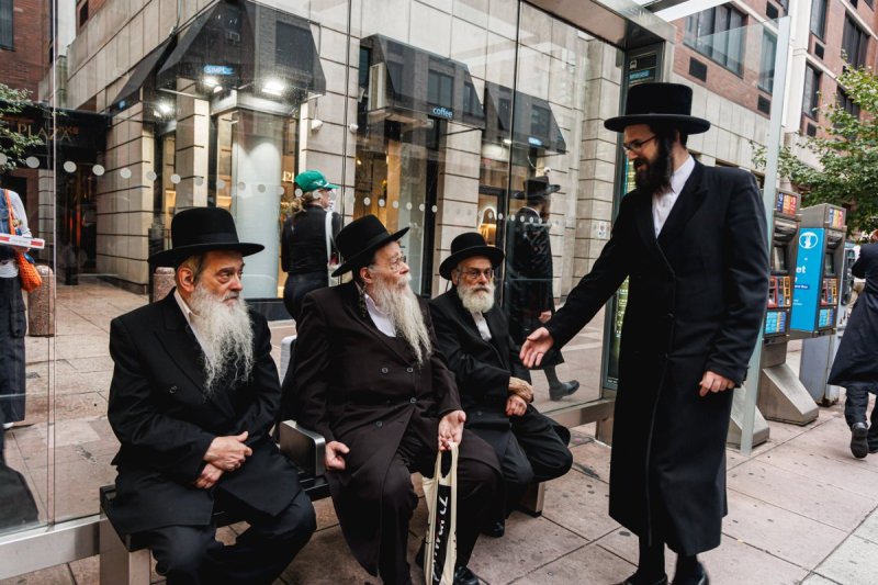 האחים לאנטשעווסקי, אברומי בלום, ד. ה. כרם, אייזיק. י, Clear shot