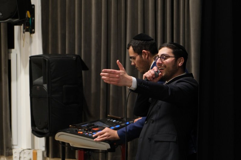 באדיבות המצלם