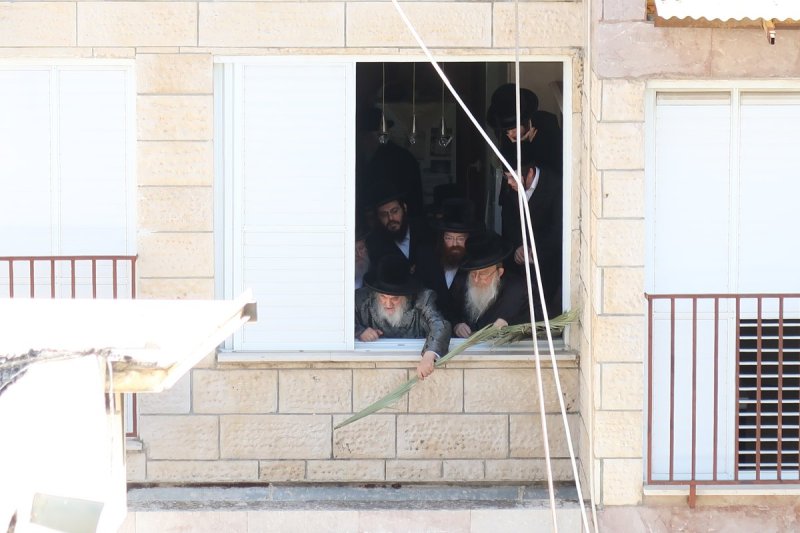 באדיבות המצלם