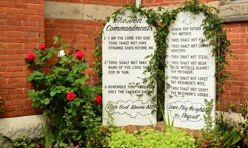 בית משפט בארה"ב: טקסס יכולה לדרוש להציג את עשרת הדיברות בכיתות