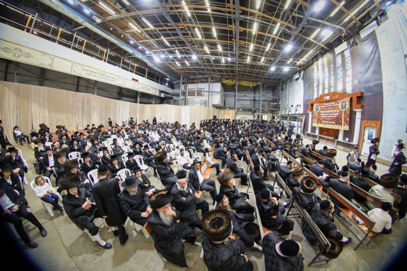 משה גולדשטיין, א. איזנבאך וארי קופרשטוק.