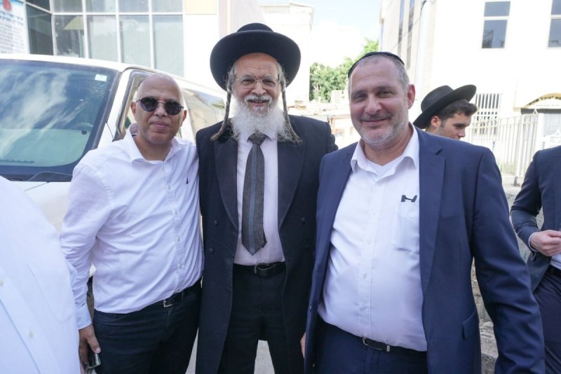 באדיבות המצלם