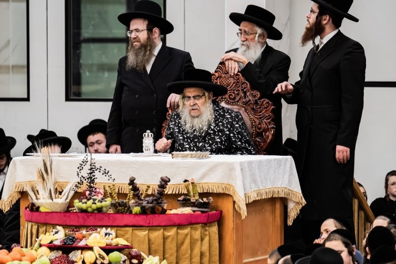 בחצרות סאטמר