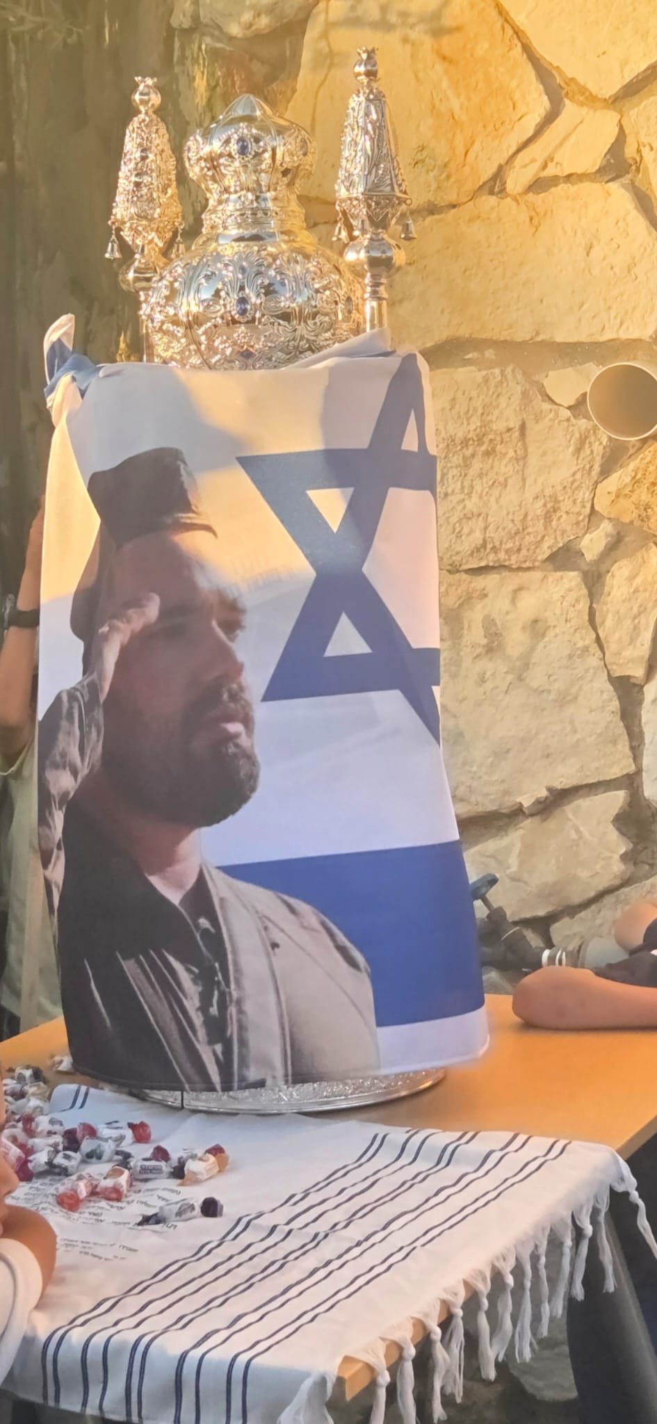 באדיבות המצלם