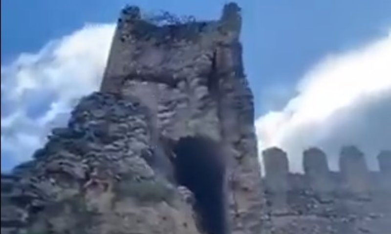 תיעוד דרמטי מספרד: מגדל בטירת אסקלונה ההיסטורית קרס בפתאומיות