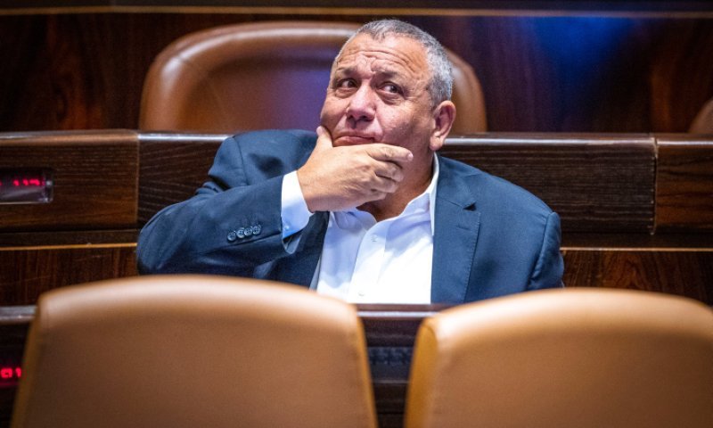 איזנקוט קיבל ערבות מעורך דין - שעבד עבור גופים קטאריים