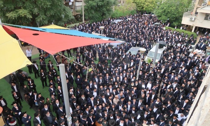 קרית הרצוג נחסמה: המונים ליוו את הפוסק הגר"י פרנקל זצ"ל