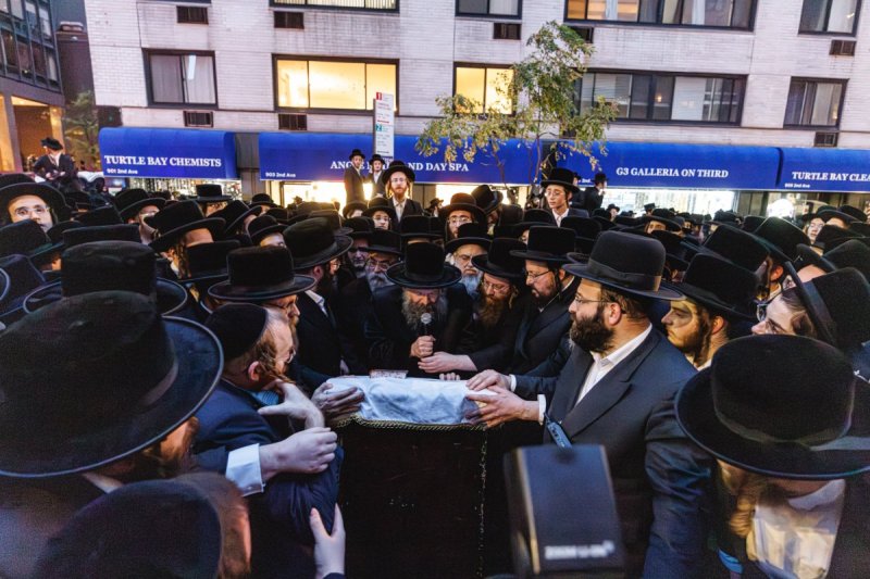 האחים לאנטשעווסקי, אברומי בלום, ד. ה. כרם, אייזיק. י, Clear shot