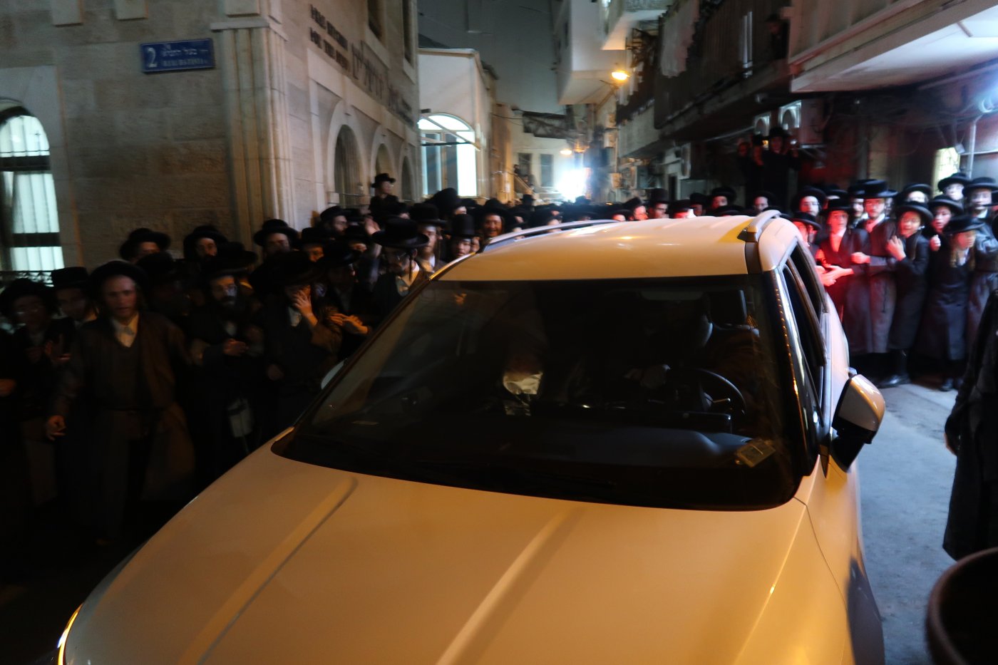 באדיבות המצלם