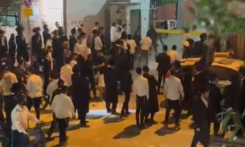 המהומות בבני ברק: חמישה נעצרו בחשד שהשליכו חפצים על אנשי החסידות