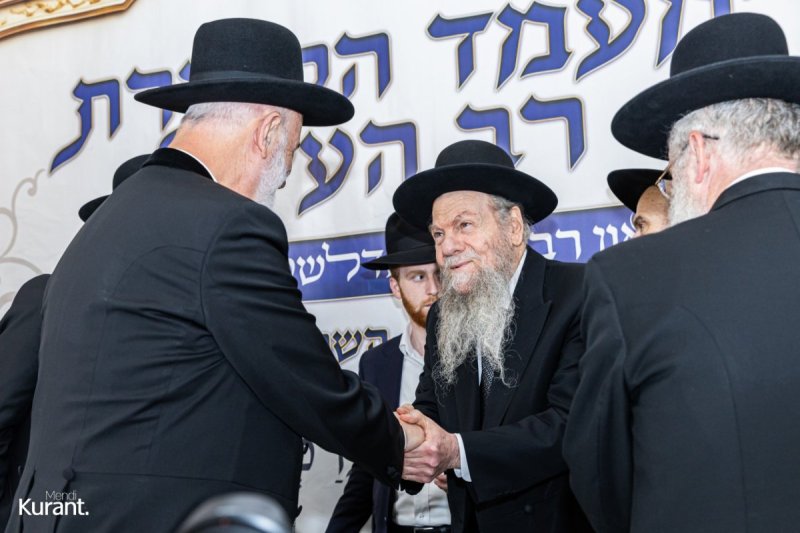 מענדי קורנט