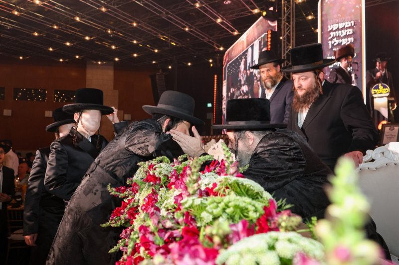 יעקב נחומי וא. אייזנבאך