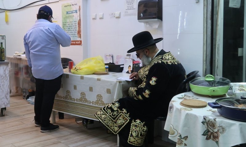 סוף לסערה: הרב ציונוב יחדל לעטות את גלימת הראשון לציון