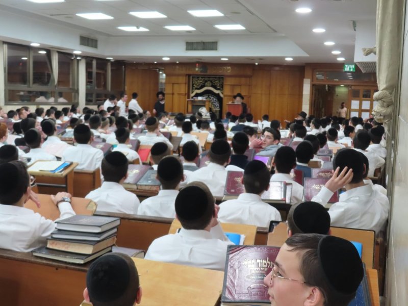 באדיבות המצלם