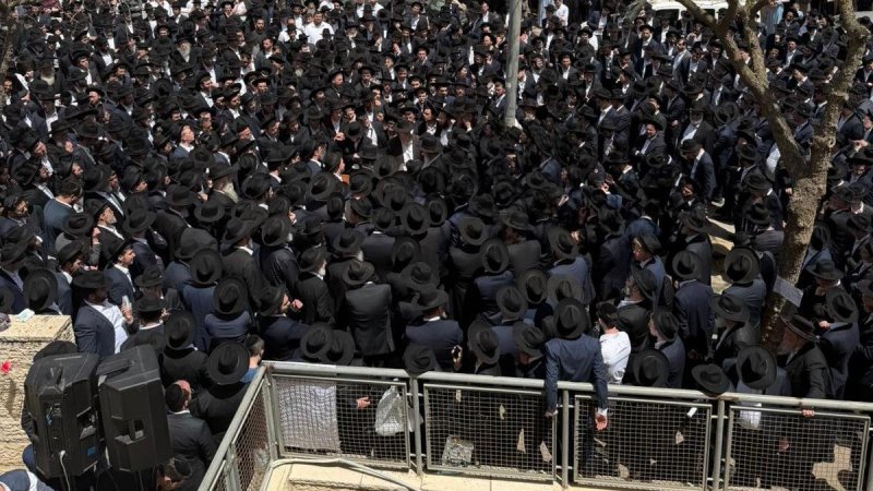 באדיבות המצלם