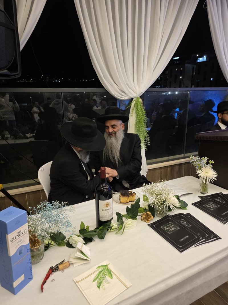 באדיבות המצלם