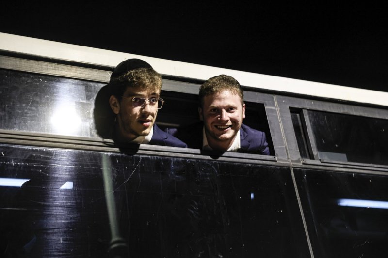 צפריר אבייב, פלאש 90