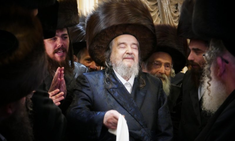 פאר הדור ר' יעקב מאיר רקד מצווה טאנץ בחתונת נכדו